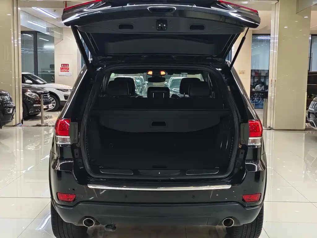 Jeep Grand Cherokee (Import) — миниатюра 18