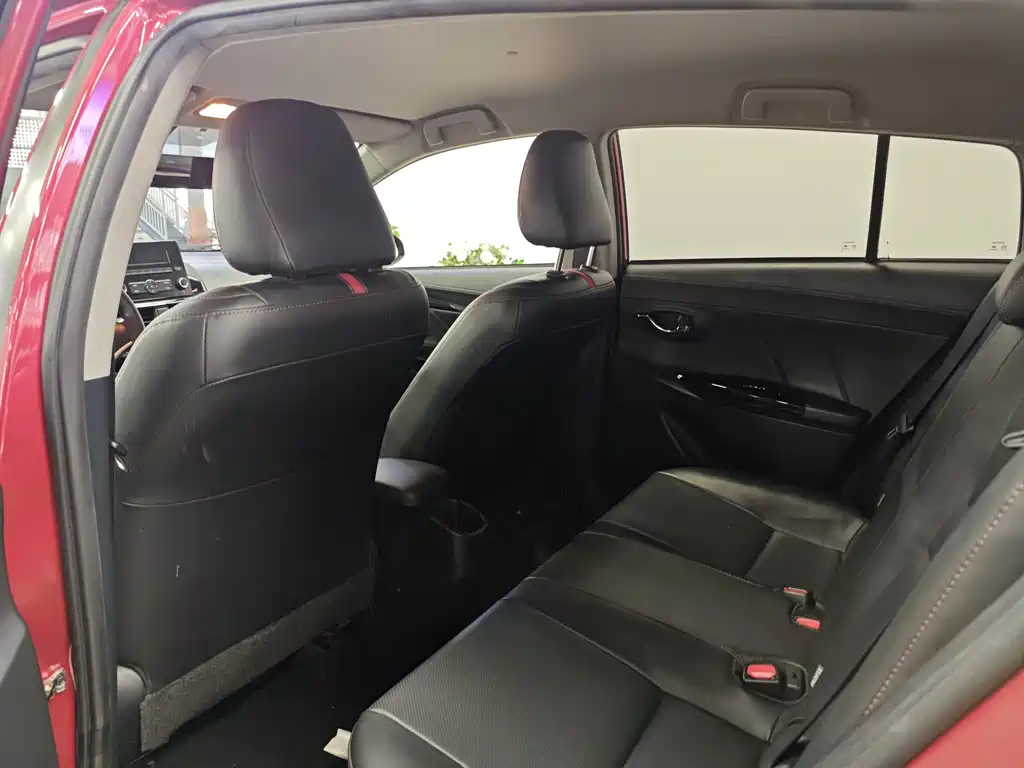Toyota Yaris L — миниатюра 5