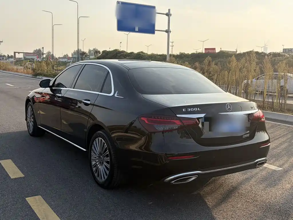 Mercedes-Benz E-Class 2023 — фото 4