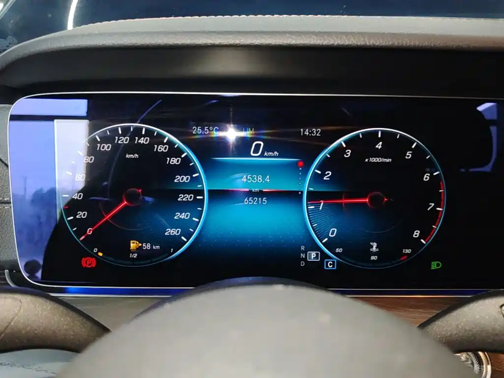 Mercedes-Benz E-Class — миниатюра 12