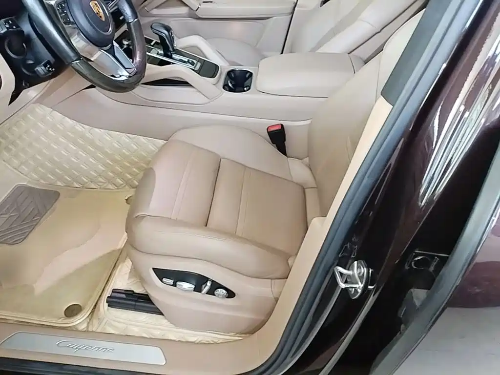 Porsche Cayenne — миниатюра 15
