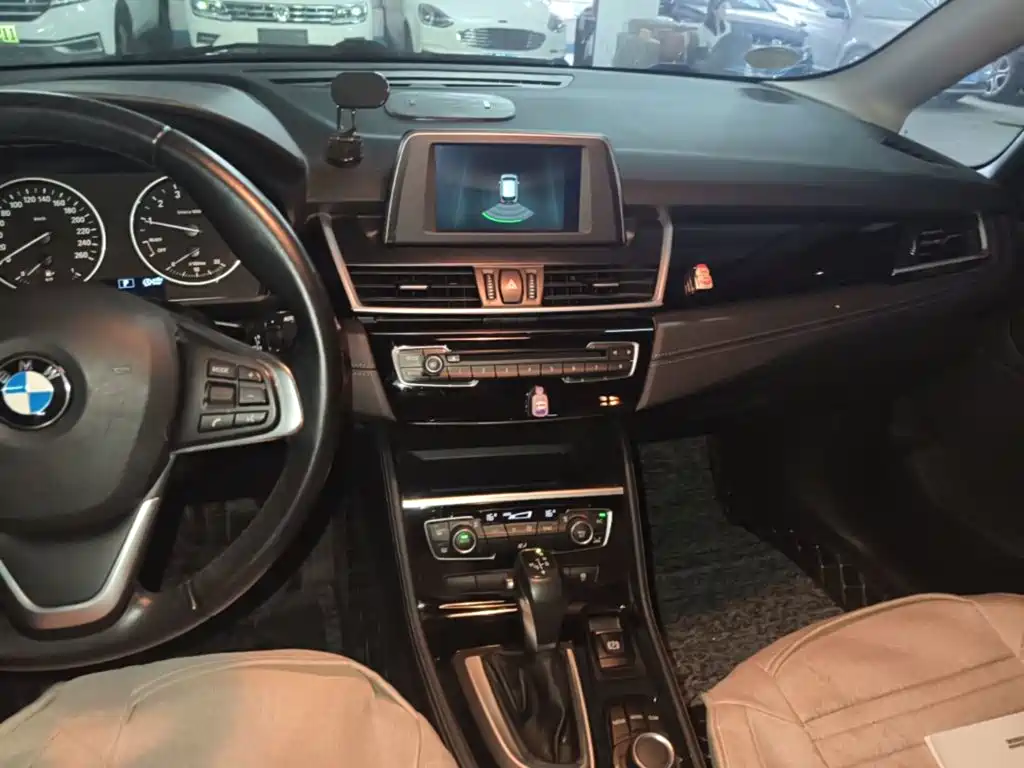 BMW 2 Series Active Tourer — миниатюра 13