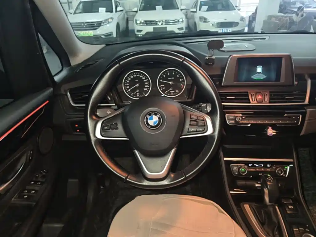 BMW 2 Series Active Tourer — миниатюра 11