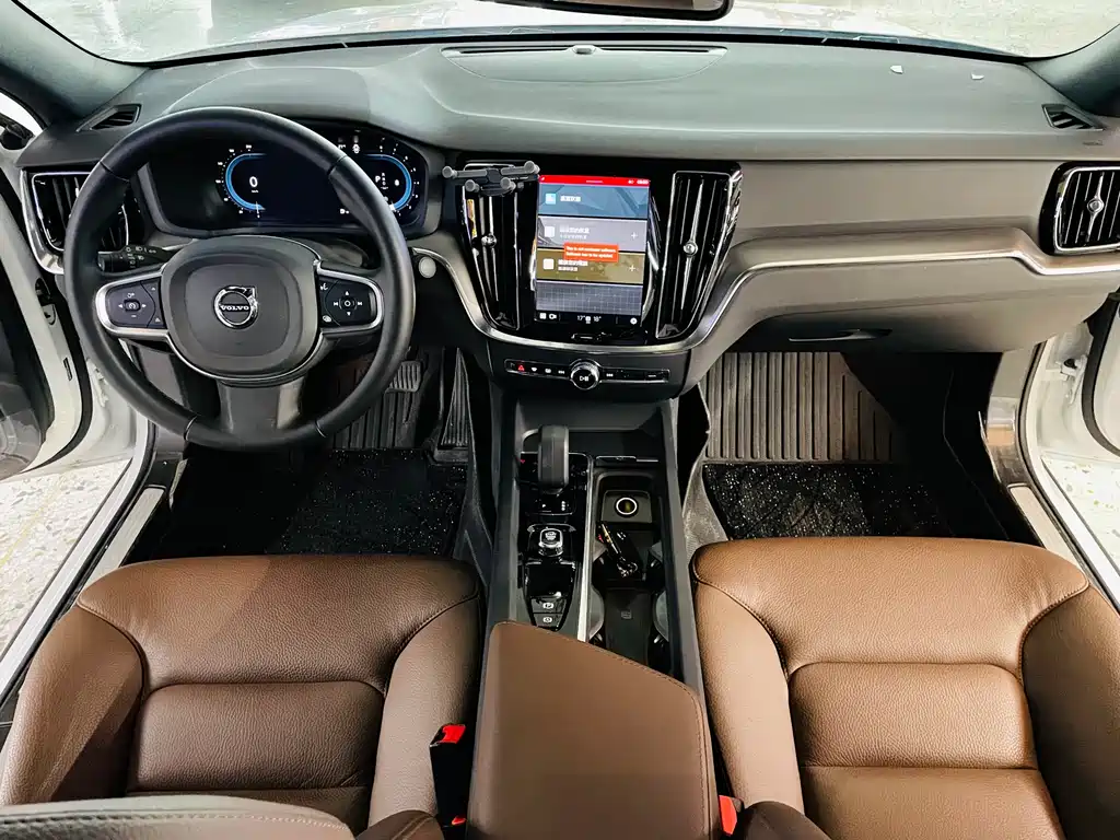 Volvo S60 2025 B4 Luxury