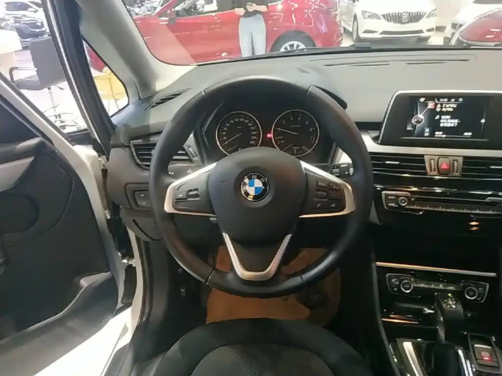 BMW 2 Series Active Tourer — миниатюра 11