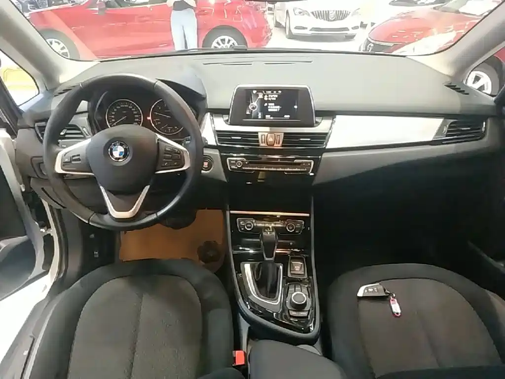 BMW 2 Series Active Tourer — миниатюра 10