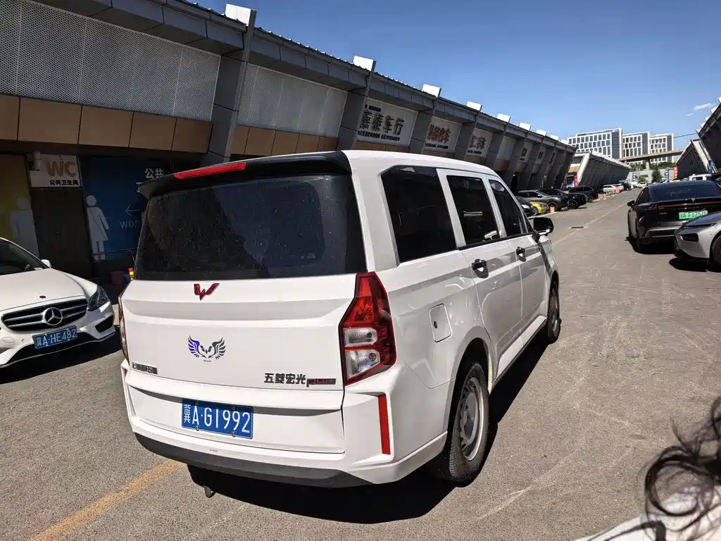 Wuling Hongguang Plus PLUS 2020 1.5L MT 5 мест