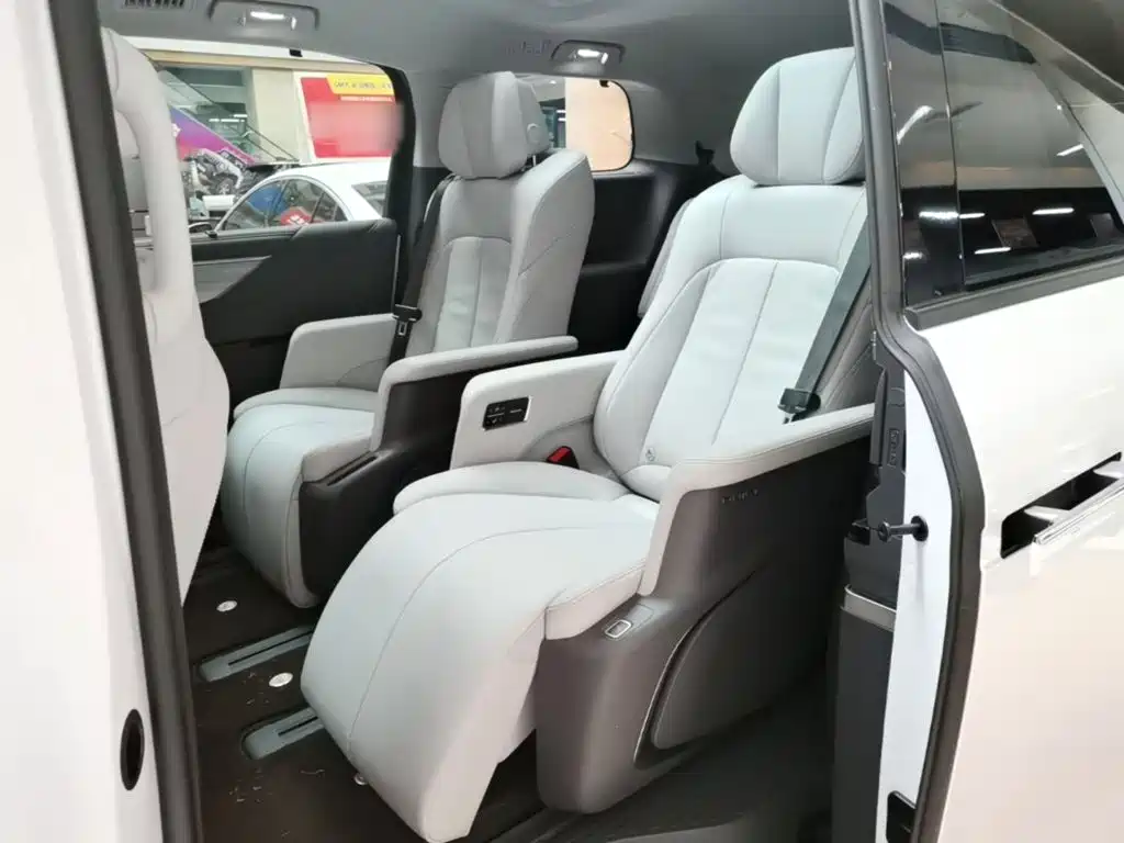Buick GL8 — миниатюра 17
