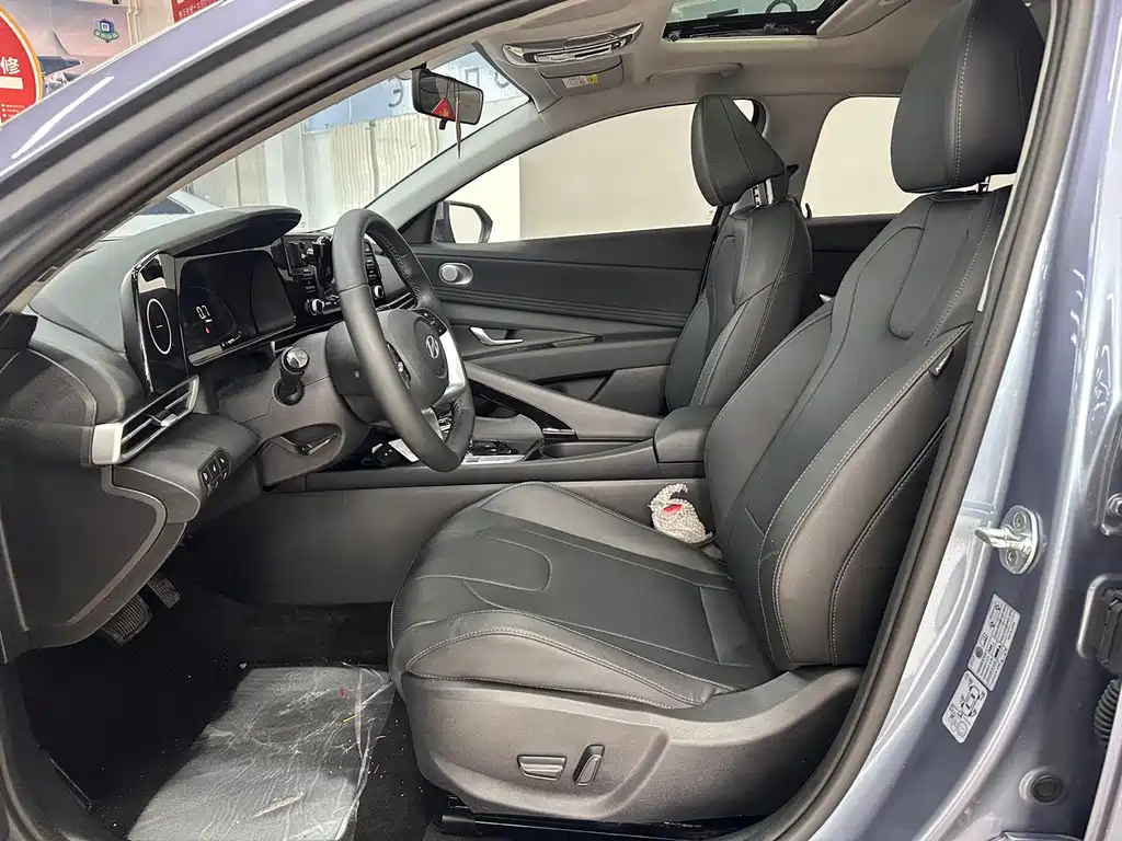 Hyundai Elantra — миниатюра 11