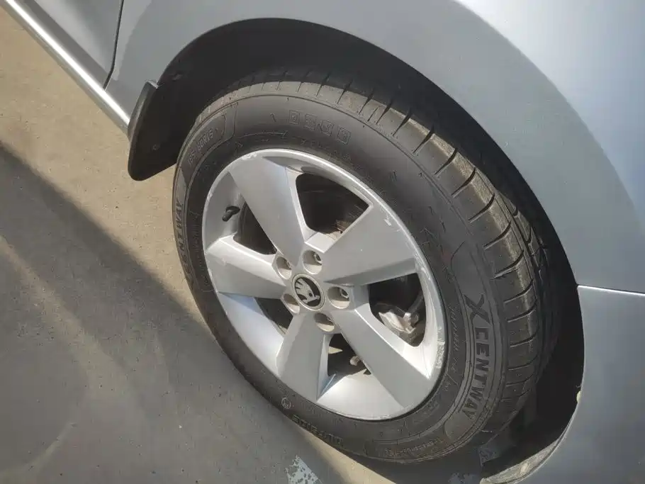 Skoda Rapid — миниатюра 6