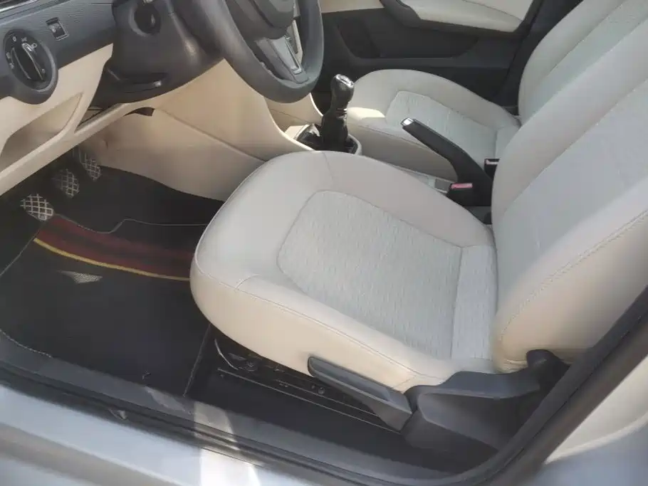 Skoda Rapid — миниатюра 9