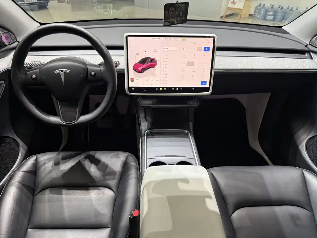 Tesla Model Y — миниатюра 7