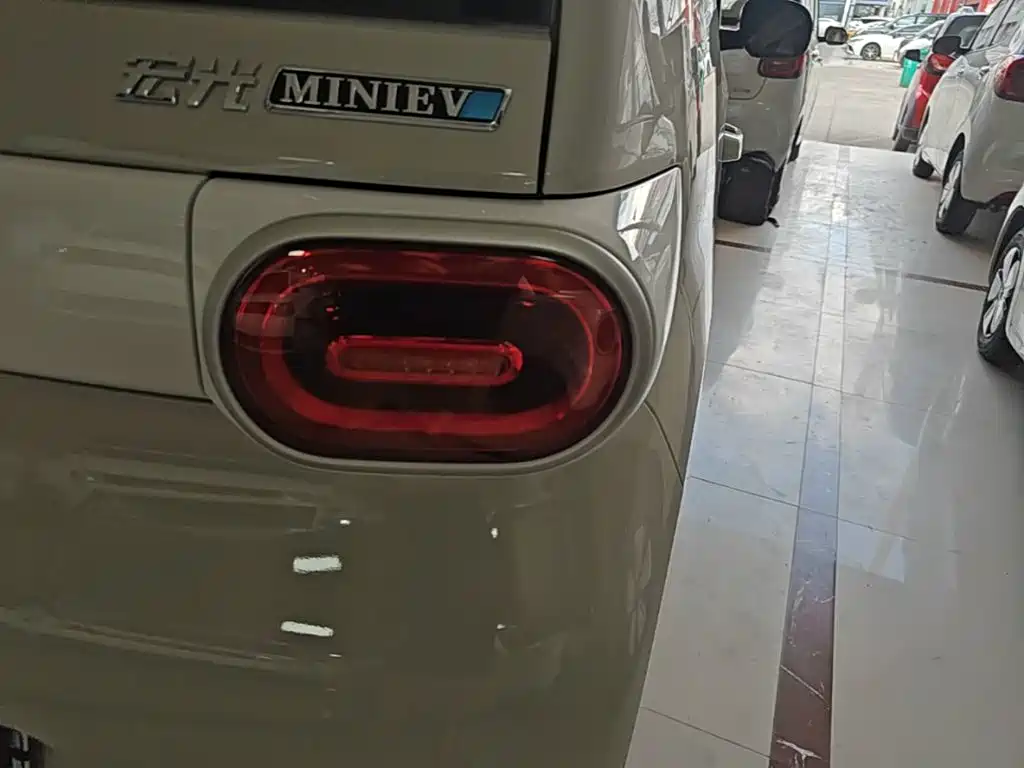 Wuling MINIEV — миниатюра 8