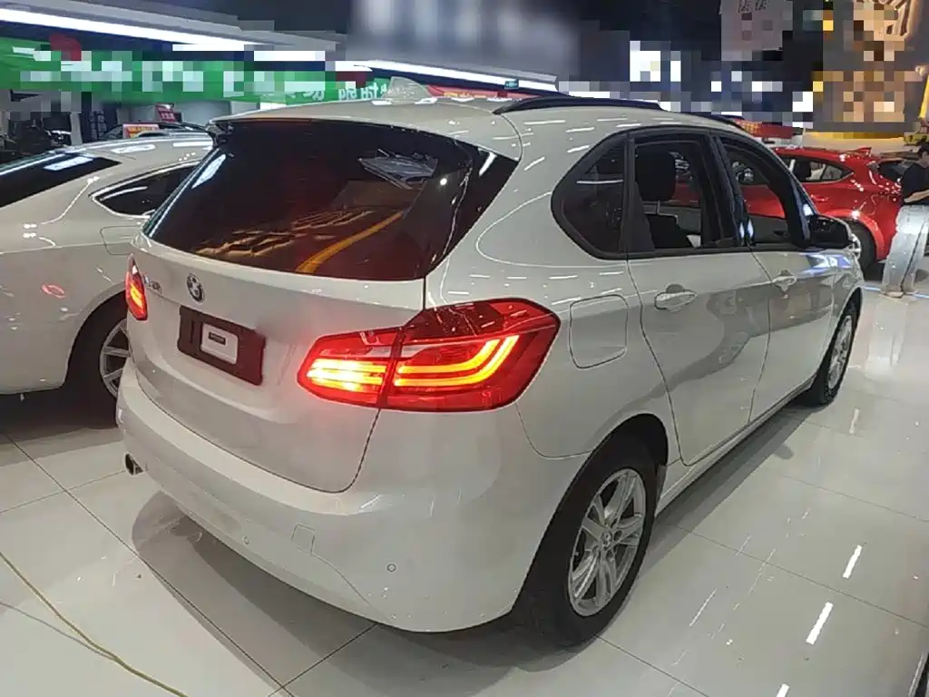 BMW 2 Series Active Tourer — миниатюра 7