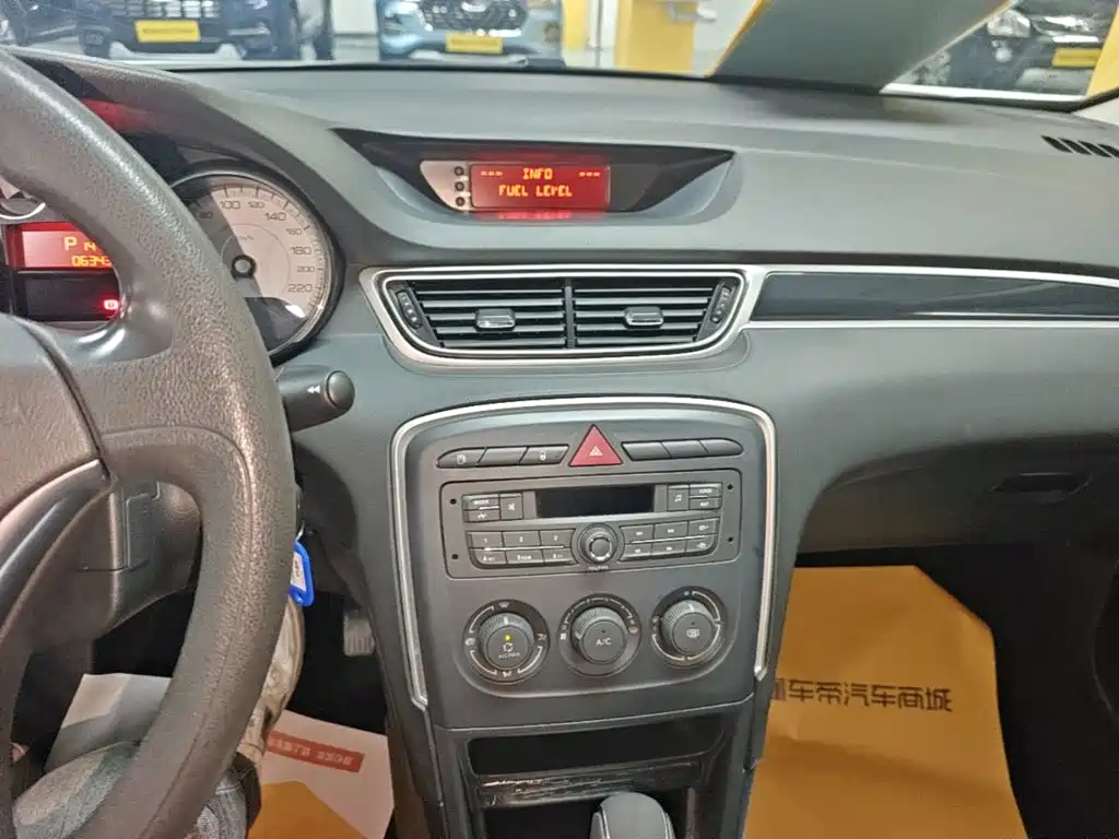 Peugeot 308 — миниатюра 13