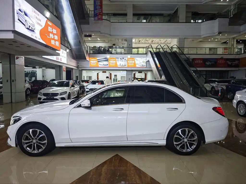 Mercedes-Benz C-Class — миниатюра 3