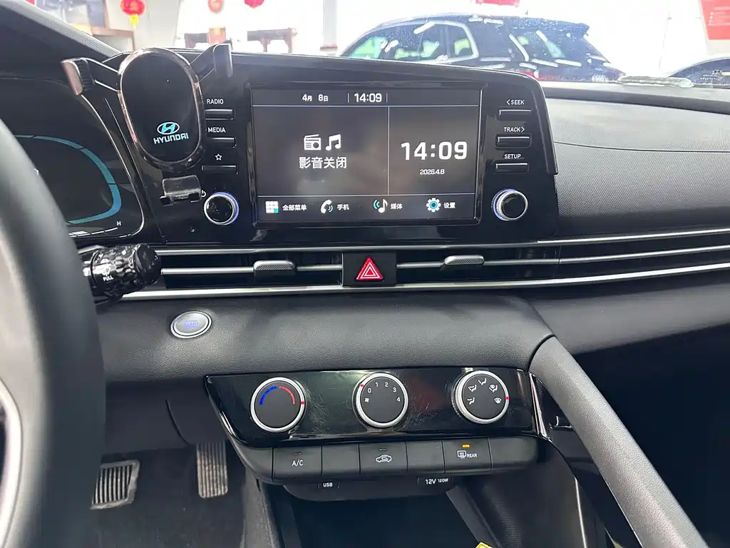 Hyundai Elantra — миниатюра 8