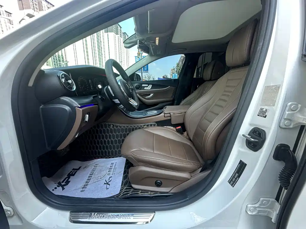 Mercedes-Benz E-Class — миниатюра 4