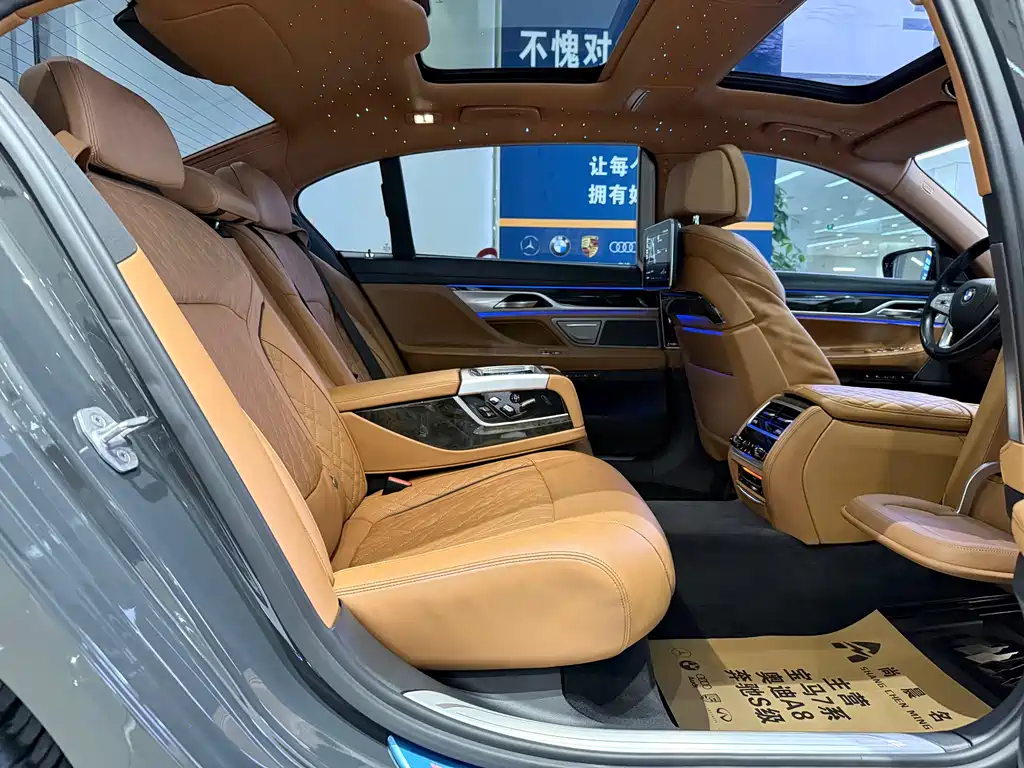 BMW 7 Series — миниатюра 7