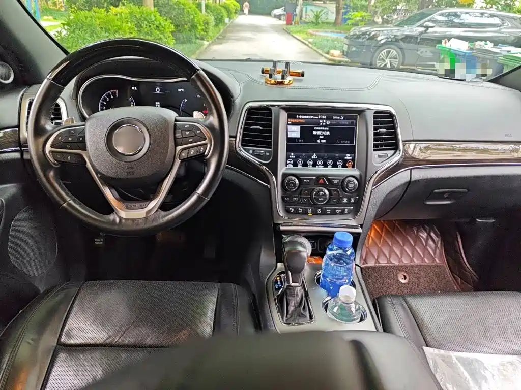 Jeep Grand Cherokee (Import) — миниатюра 10