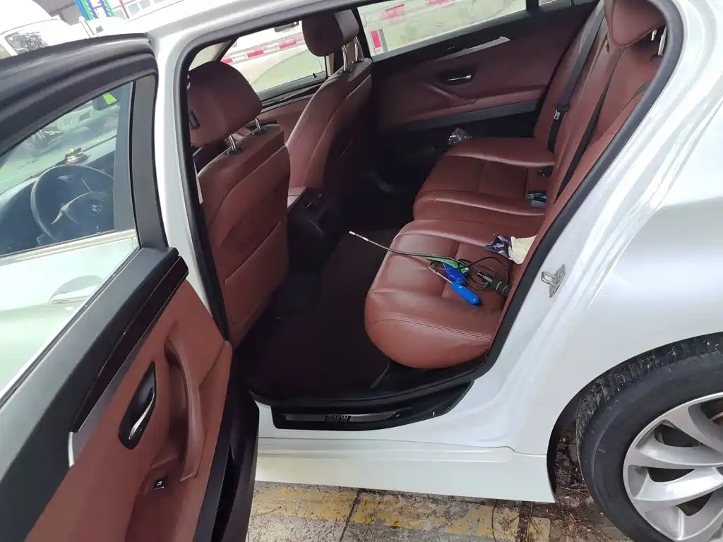 BMW 5 Series — миниатюра 13