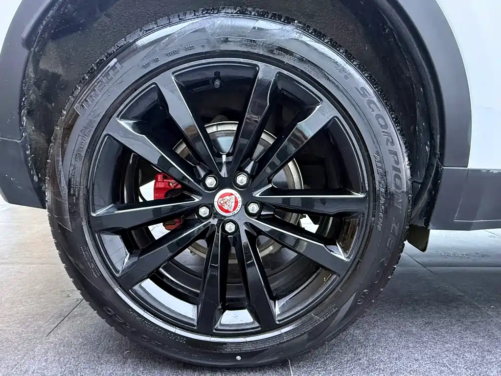 Jaguar E-PACE — миниатюра 14