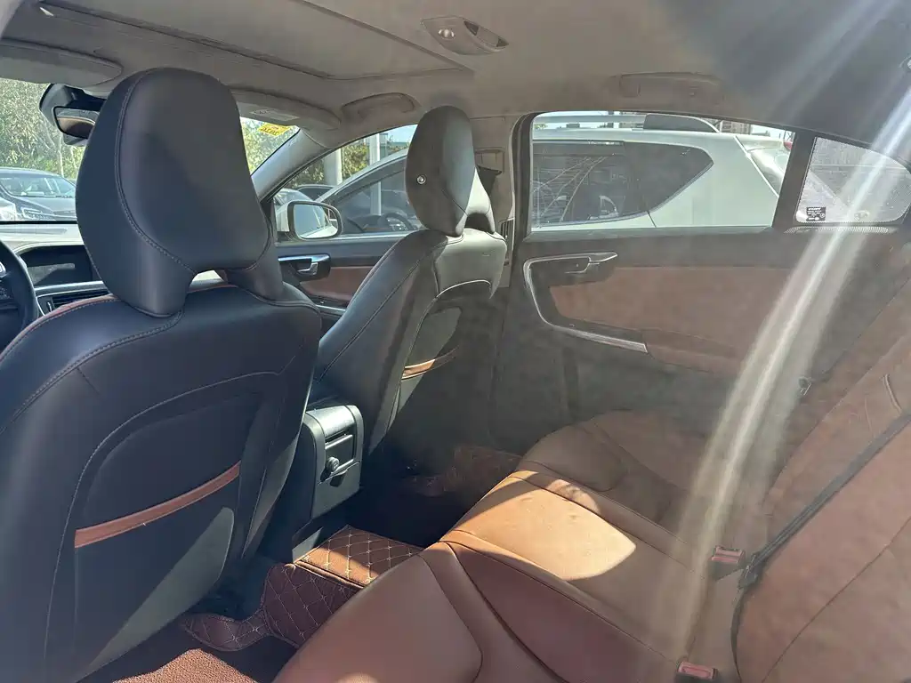 Volvo S60 — миниатюра 6