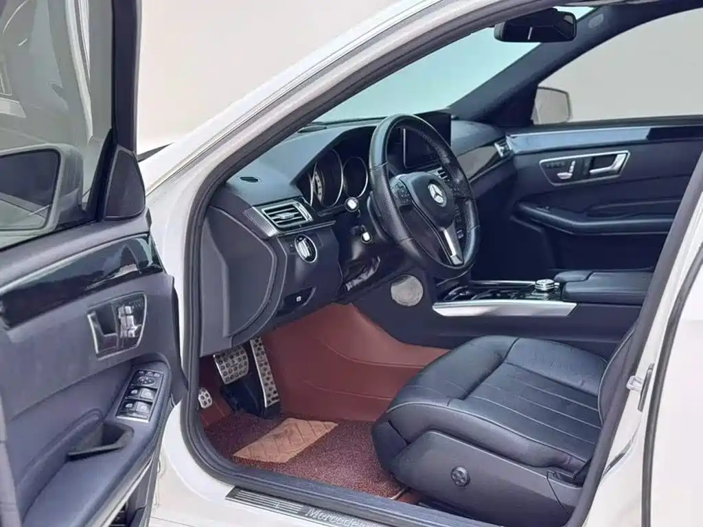 Mercedes-Benz E-Class — миниатюра 7