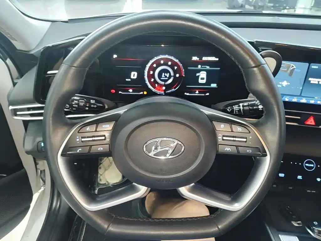 Hyundai Elantra — миниатюра 11
