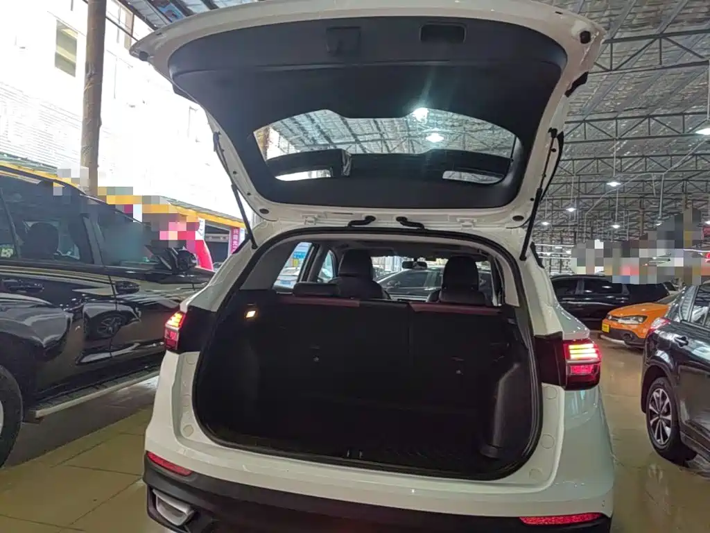 Geely Binyue — миниатюра 19