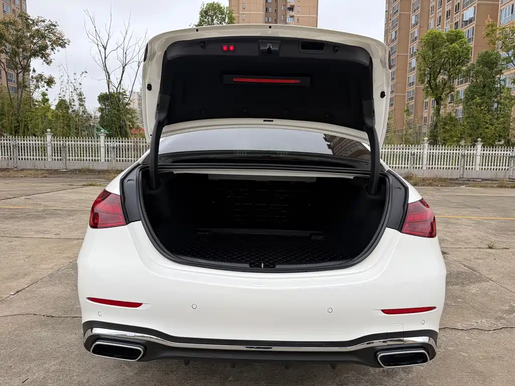 Mercedes-Benz C-Class 2023 — фото 12