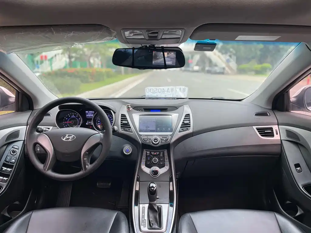 Hyundai Elantra Langdong — миниатюра 10