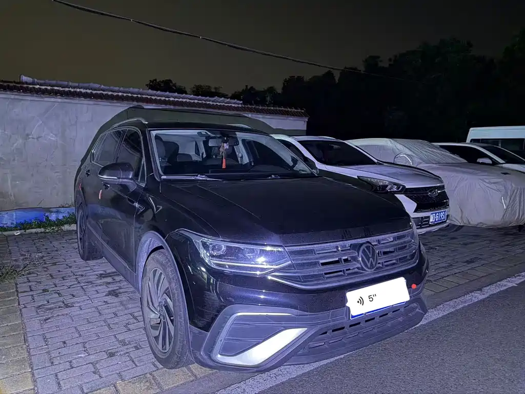 Volkswagen Tiguan L — миниатюра 2