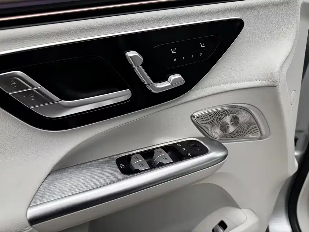 MERCEDES-BENZ EQE SUV