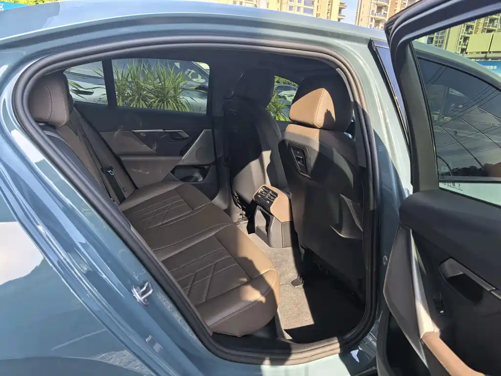 BMW 5 Series (Import) — миниатюра 13