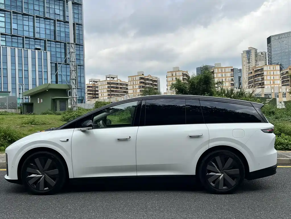 Li Auto i8 2025 Standard
