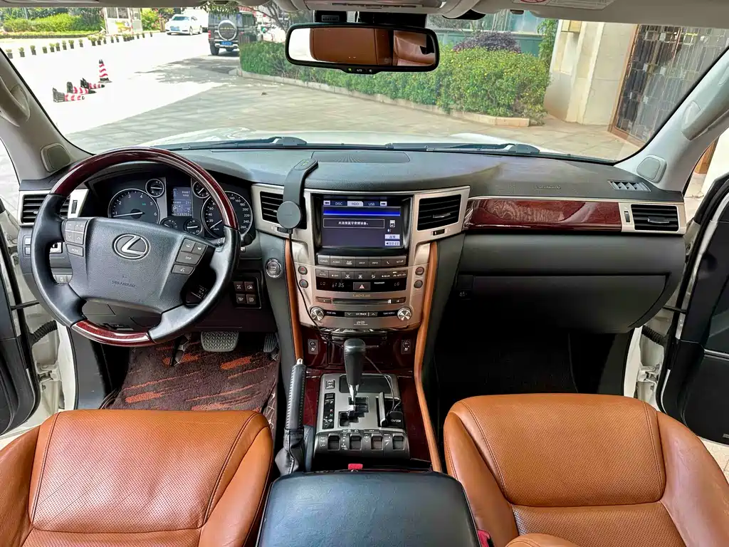 Lexus LX 2013 570
