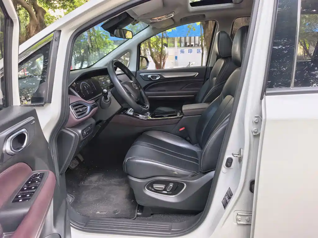 GAC Motor Trumpchi M6 — миниатюра 8