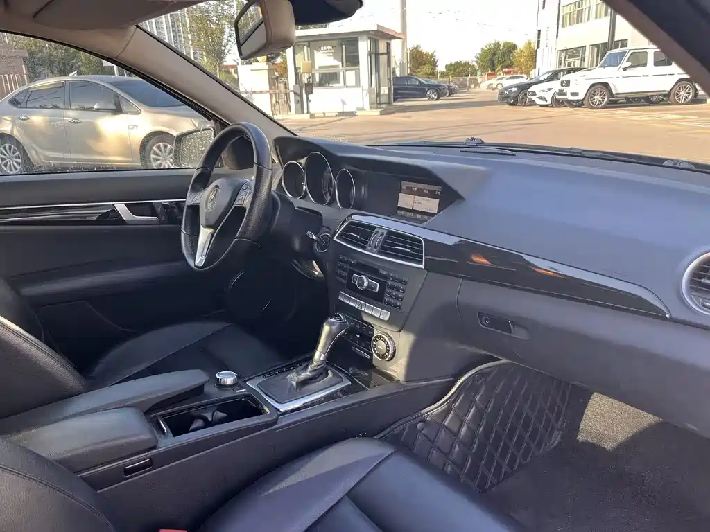 Mercedes-Benz C-Class — миниатюра 8