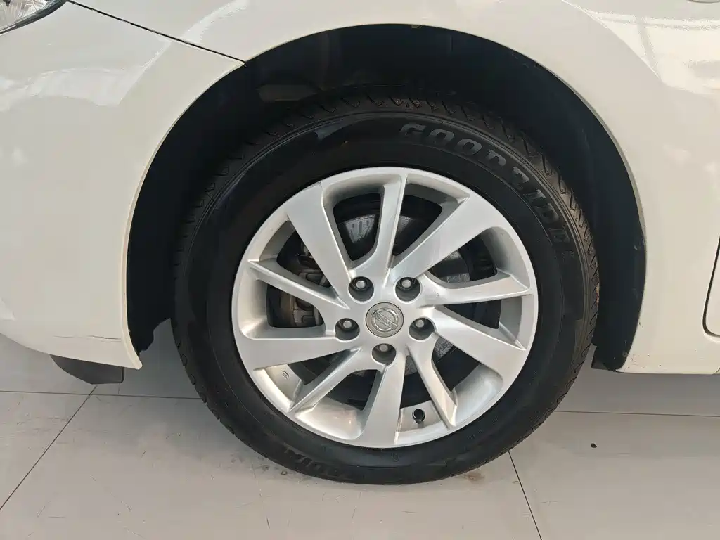 Nissan Tiida — миниатюра 4