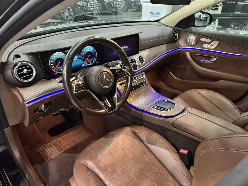 Mercedes-Benz E-Class — миниатюра 9