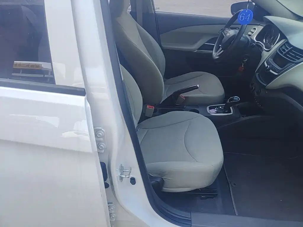 Chevrolet Sail — миниатюра 25