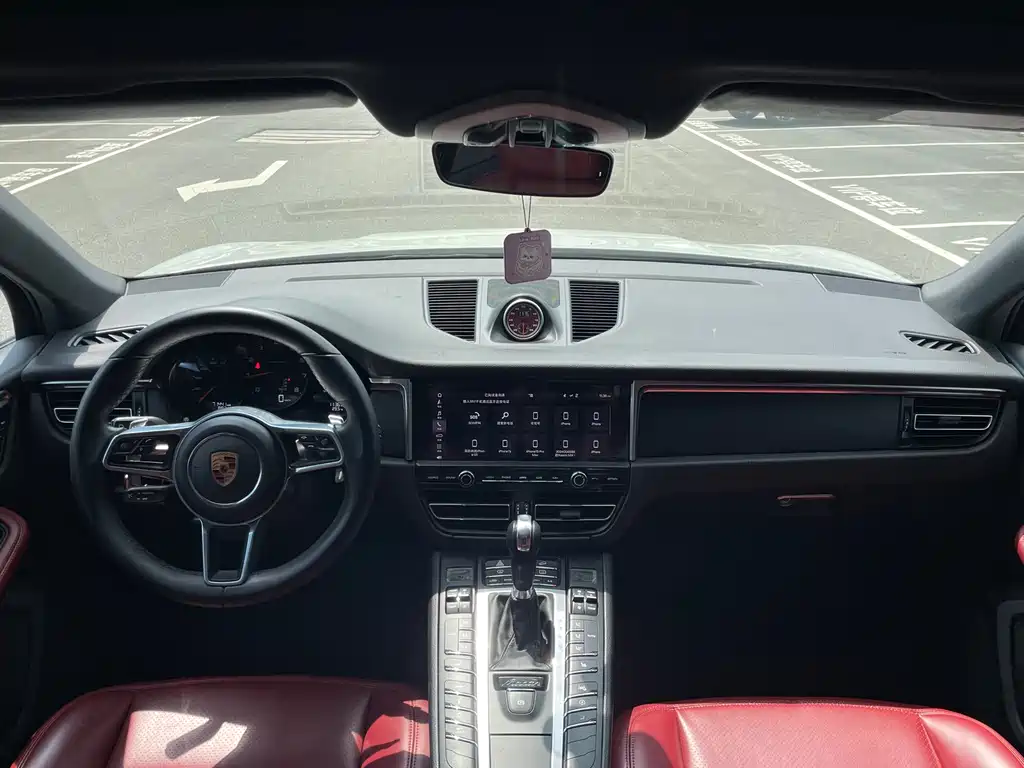 Porsche Macan — миниатюра 8