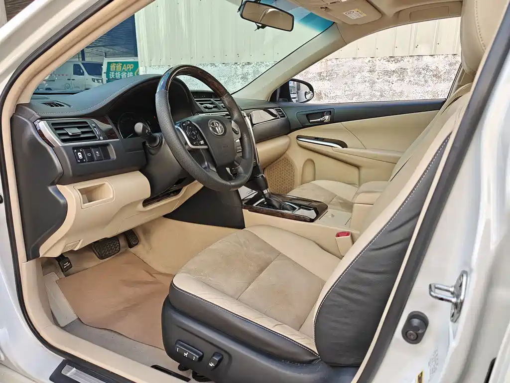 Toyota Camry — миниатюра 9
