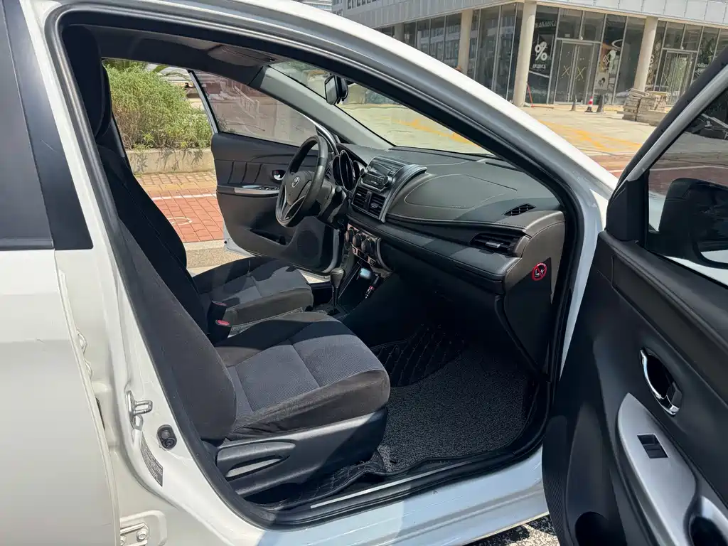 Toyota Yaris L — миниатюра 9