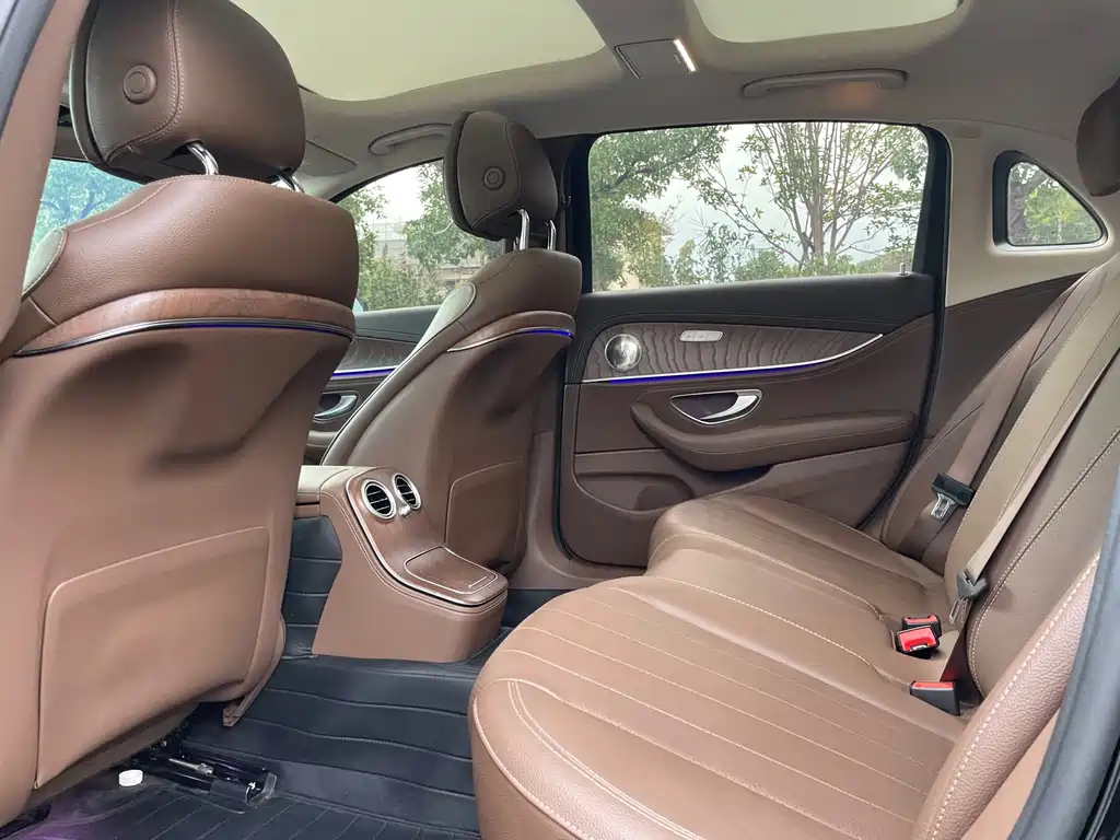 Mercedes-Benz E-Class — миниатюра 9