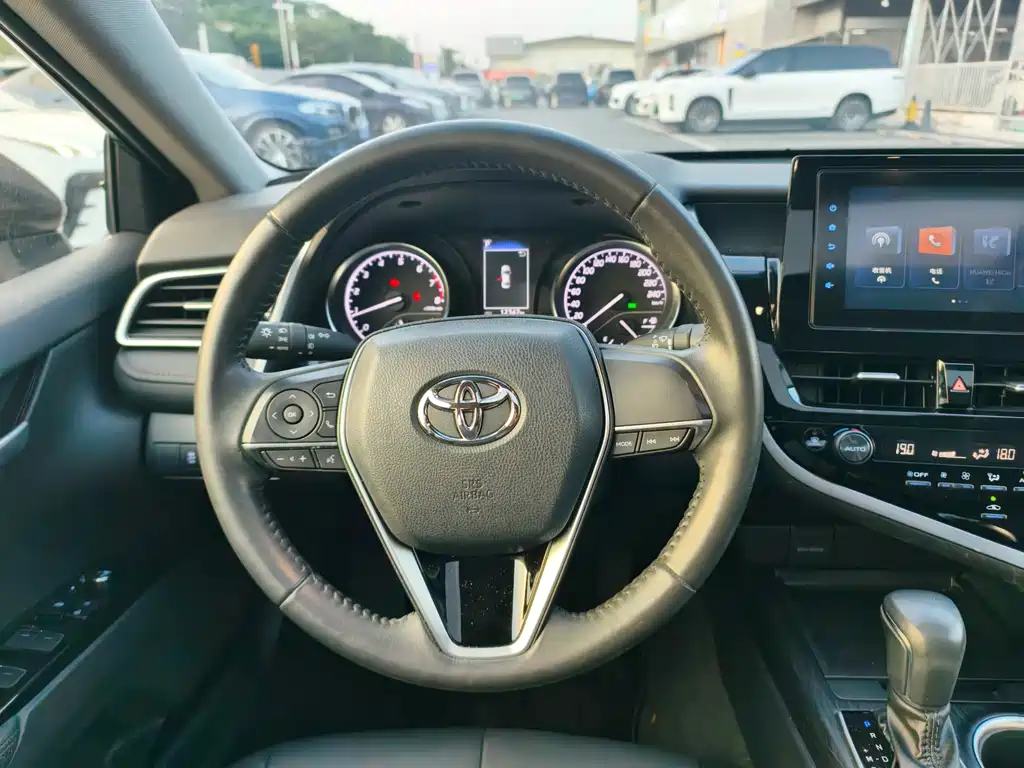 Toyota Camry — миниатюра 10
