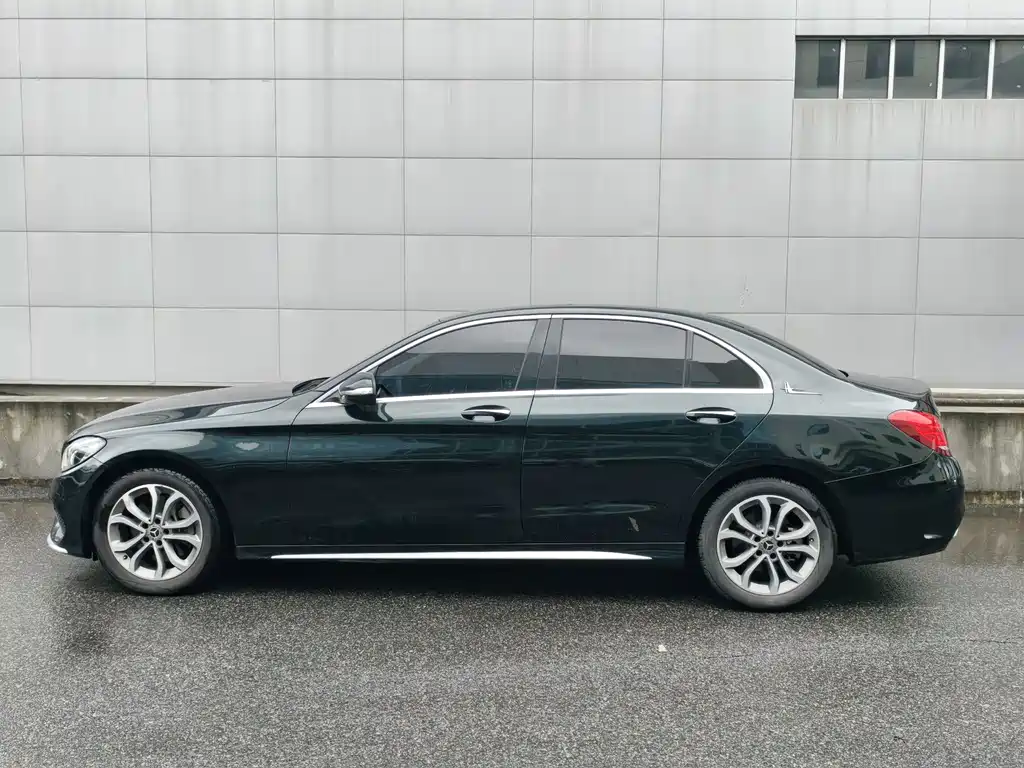 Mercedes-Benz C-Class — миниатюра 17