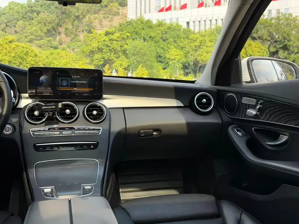 Mercedes-Benz C-Class — миниатюра 13