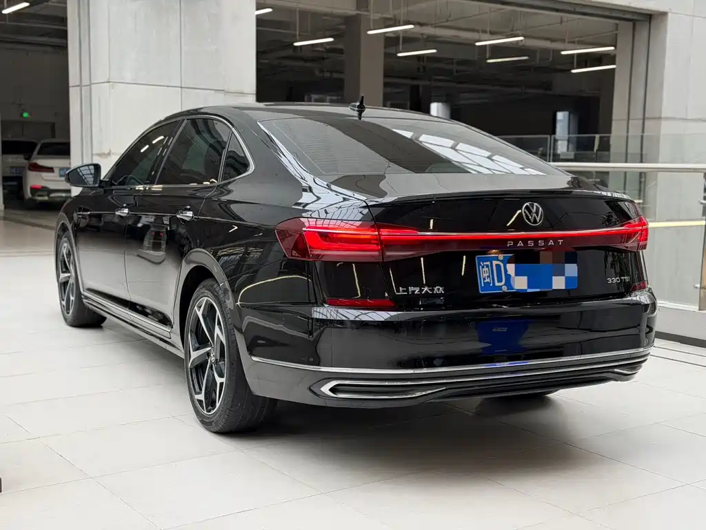 Volkswagen Passat 2023 330TSI Luxury
